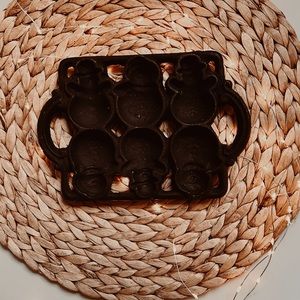 Vintage cast iron snowman mold